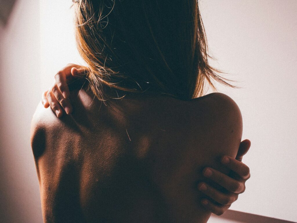 Frozen Shoulder Physiotherapy: Stages & Recovery