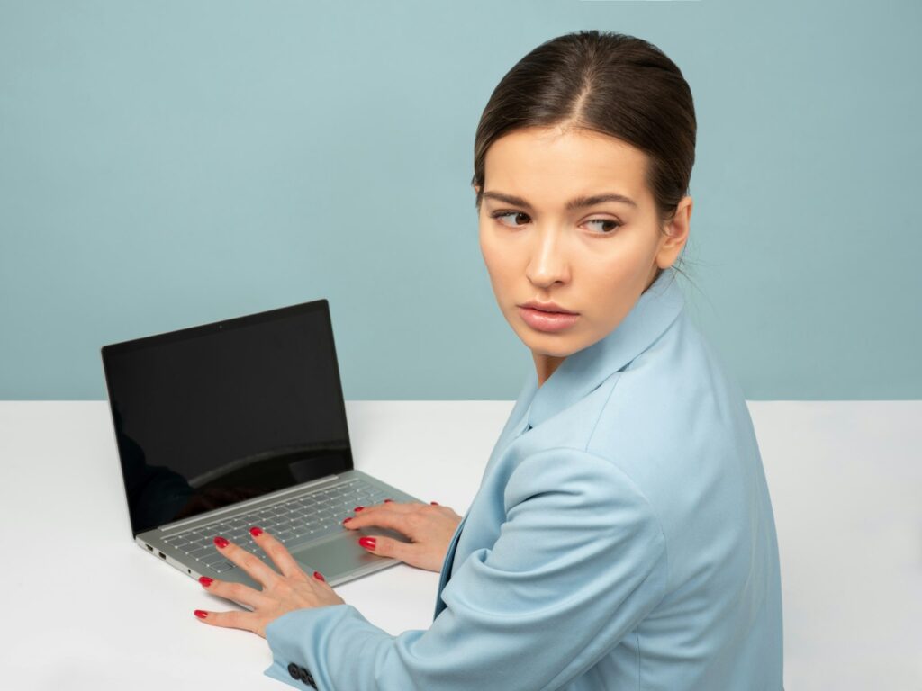 How Physiotherapy Helps Neck Pain Caused by Desk Work & Poor Posture