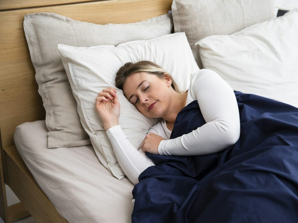 Shoulder pain at night: why it hurts lying down and how to sleep better